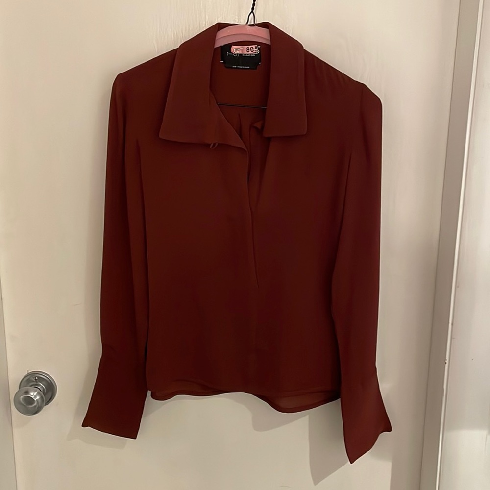Aritzia Babaton (1-01 Babaton) burgundy blouse in size XXS